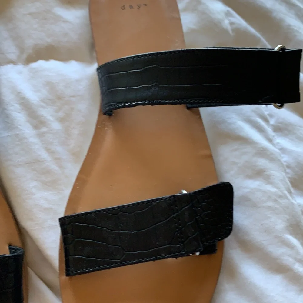 Sandals - Picture 2 of 4